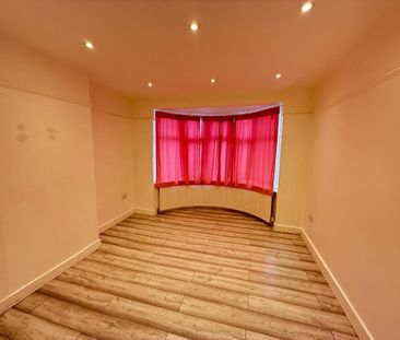 3 bedroom semi-detached house to rent - Photo 2