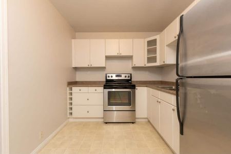 8481 12th Avenue, Burnaby - Photo 2