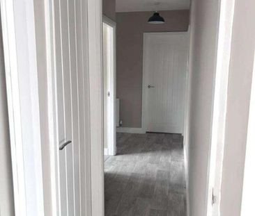 Surrey Avenue, Oldham, OL2 - Photo 2