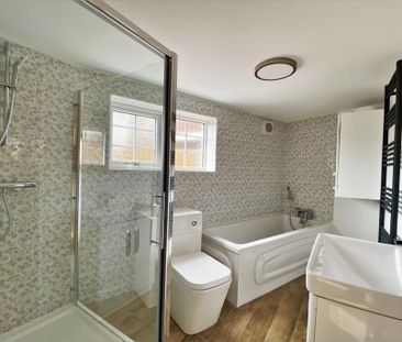 3 bedroom end of terrace house to rent - Photo 2