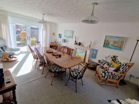 4 bedroom detached house to rent - Photo 3