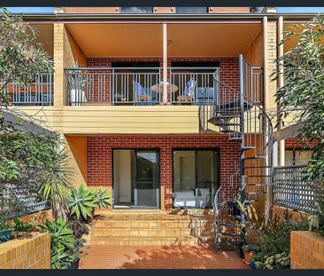 Sunlit 3 Bedroom Birchgrove Retreat - Photo 6