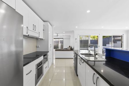 A Sunlit Family Sanctuary with Fresh Upgrades & a Sparkling Pool – Perfect for Summer - Photo 4