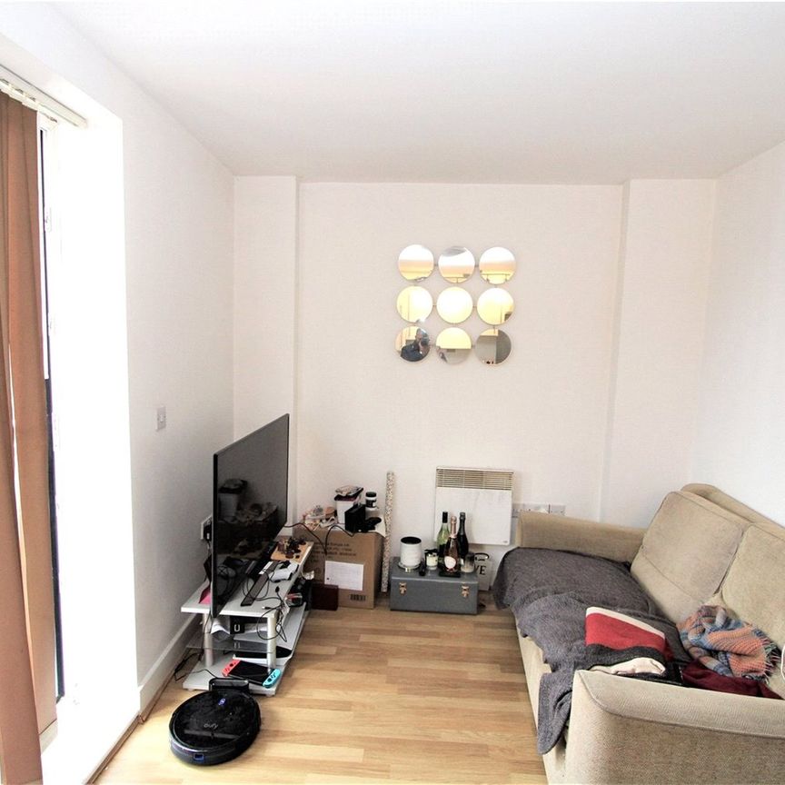 High Street, Southampton, SO14 - Photo 1