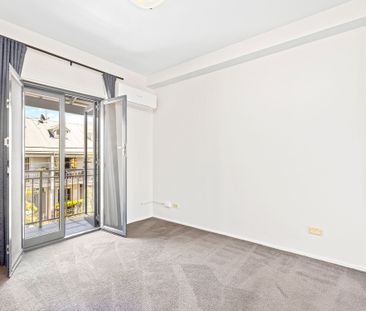 Designer townhome in a connected village setting - Photo 4