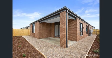 5 BEDROOM FAMILY HOME IN OORANYA ESTATE - Photo 2