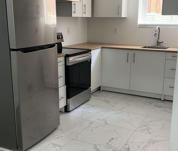 For Lease - 1703 Chalkdene Grove, Mississauga, Ontario - Photo 2