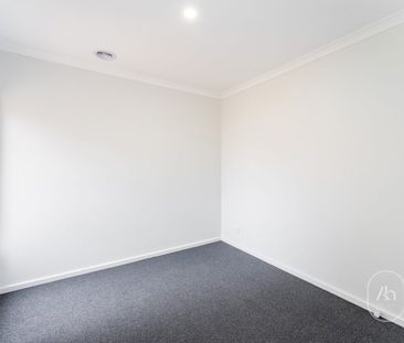 47 Rice Flower Crescent, Strathtulloh, Vic 3338 - Photo 6