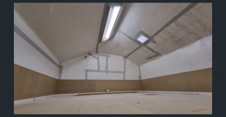 Large family home with extension and seperate 1 bedroom granny flat FAIRFIELD - Photo 3