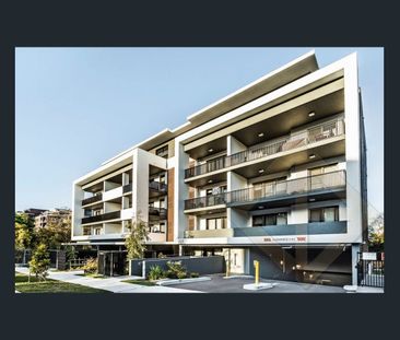 Modern 1 bedroom apartment living in ultra-convenient location - Photo 2