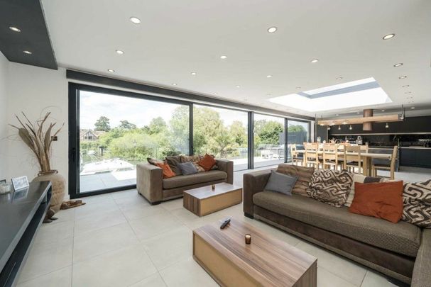 Kingswood Creek, Wraysbury, TW19 - Photo 1