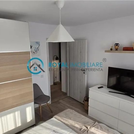 Royal Imobiliare - Inchiriere apartament 3 camere zona Malu Rosu - Photo 1