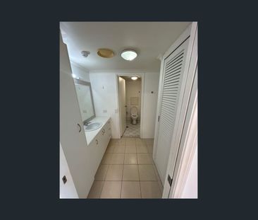 Modern Beachside Living in the Heart of Surfers Paradise - Furnished - Photo 2