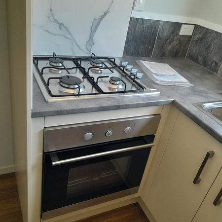 TIDY UNIT AWAITS! - Photo 3