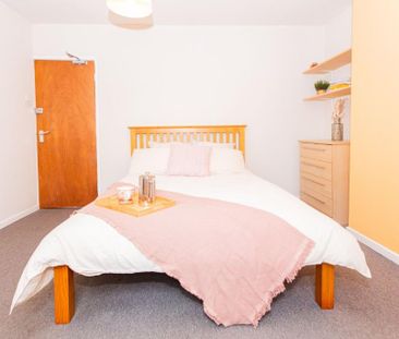 5 bedroom detached house to rent - Photo 2