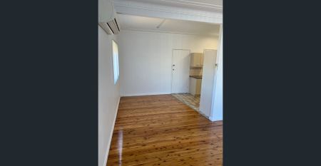 Ideal Home Set in a Quiet Neighbourhood - Photo 2