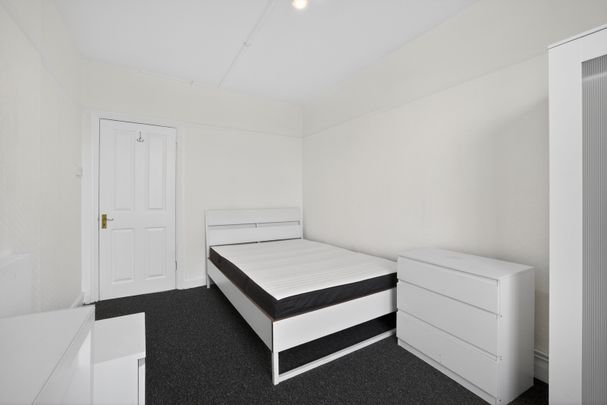 Kennington Lane, London, SE11 5QT - Photo 1