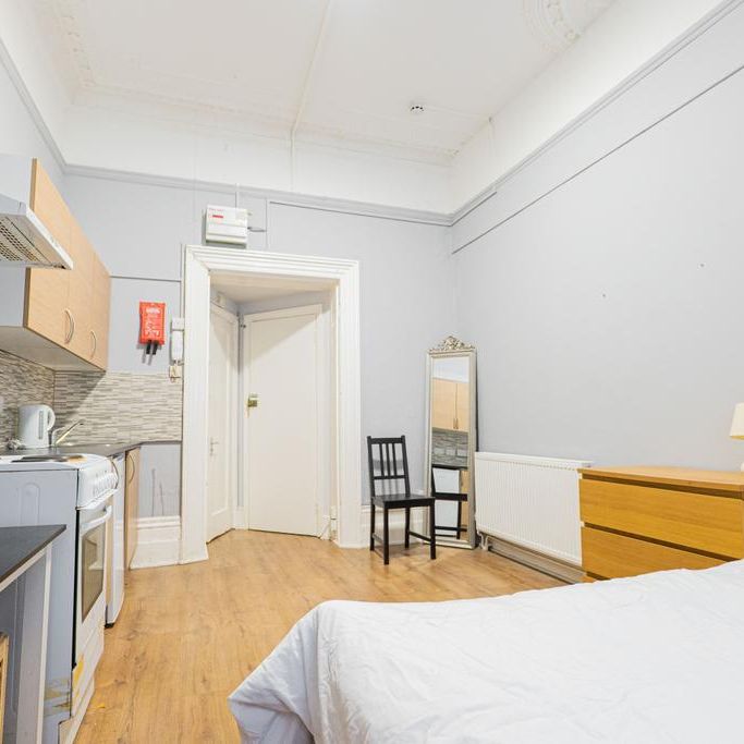 Studio to rent - Photo 1