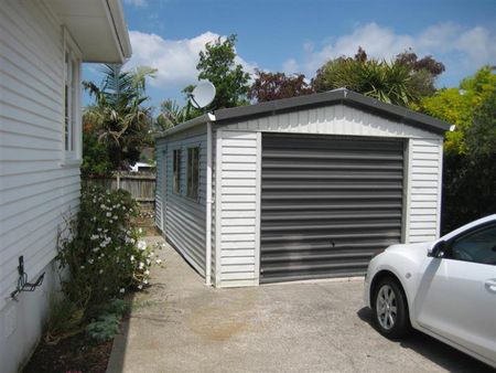 3 Bedroom on Wellington Street - Photo 4