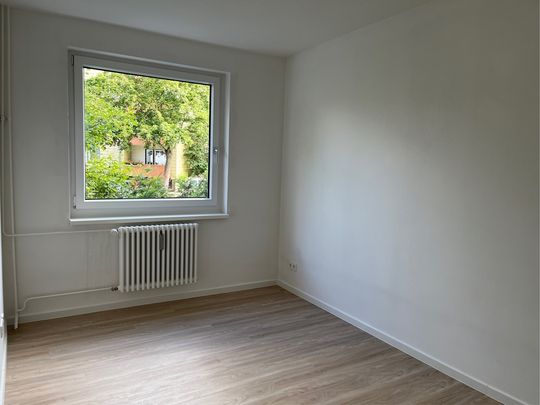 Wünschen Sie sich helle Räume, moderne Ausstattung und einen Balkon mit Blick ins Grüne? - Photo 1