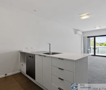 walking distance to train station - Photo 5