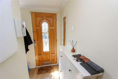 Danescroft Drive, Leigh-on-sea, SS9 - Photo 3