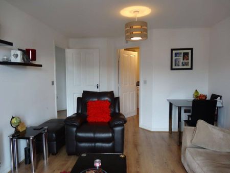 2 bedroom Flat to rent - Photo 3