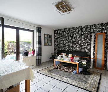 Clever geschnittene Erdgeschosswohnung mit Garten und Carport in Sa... - Photo 1