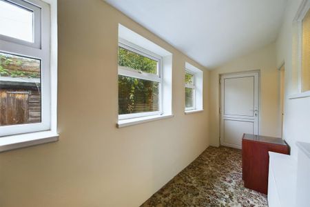 1 bedroom semi-detached bungalow to rent - Photo 4