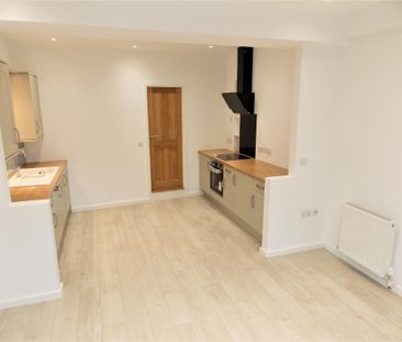 2 bedroom terraced house to rent - Photo 4