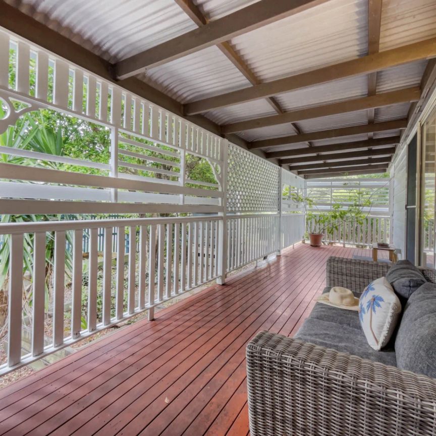 COASTAL COTTAGE | 50 METRES TO THE BEACH - YAROOMBA Your own slice of beachside paradise, rarely available and impossible to resist. - Photo 1