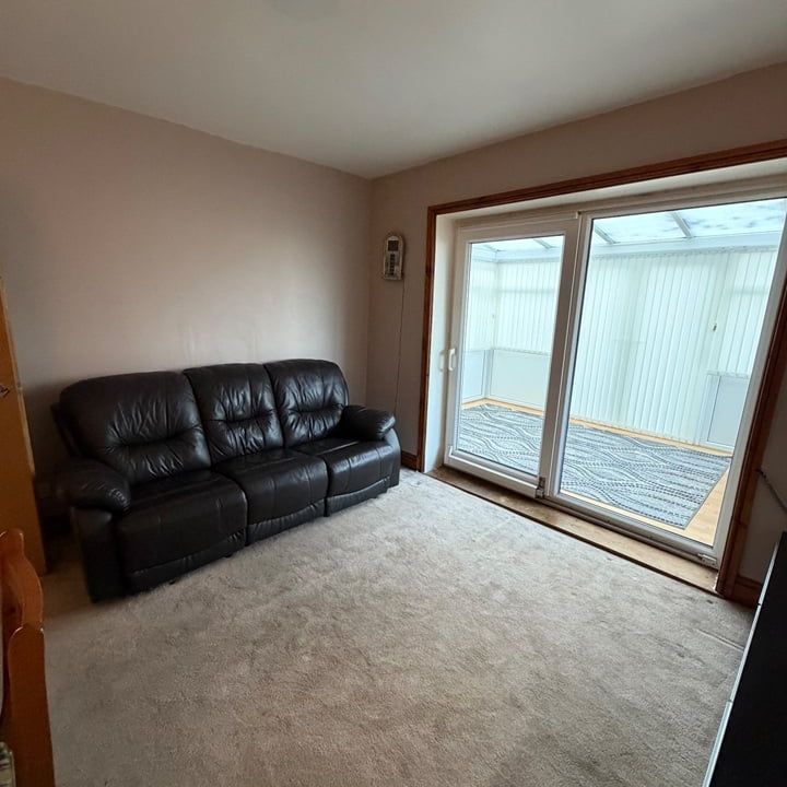 5 Bed Semi-Detached House, Newton Park View, LS7 - Photo 1