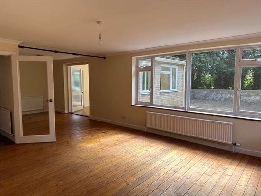 A spacious four bedroom home in sought after Langton Green - Photo 1