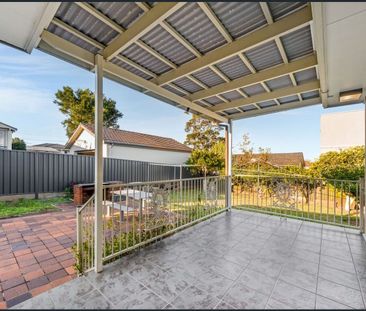 Family home in a sought-after location - Photo 3