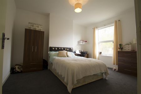 Ebor Mount, Hyde Park, LS6 1NS, Leeds - Photo 2