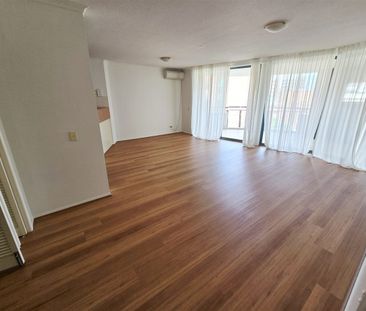 Unfurnished 2 bedroom apartment with secure parking [103m2], 23/228... - Photo 3