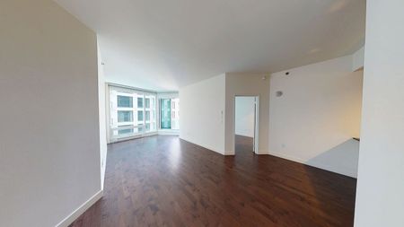 Experience the pulse of downtown Montreal at Allegra and Le V, where lively streets, top dining spots, and endless enter - Photo 2