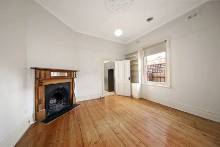 Two bedroom Edwardian house in ideal position- with courtyard! - Photo 5