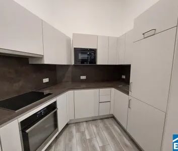 Großzügige Erdgeschosswohnung mit Garten! - Foto 2