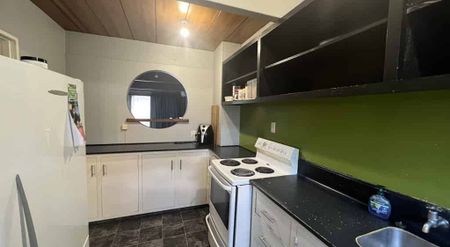 A Stroll to Cafes & Shops - Photo 2