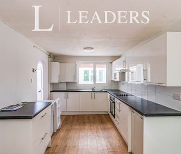 3 bedroom house to rent Ditchling Hill, Crawley, RH11 - Photo 5