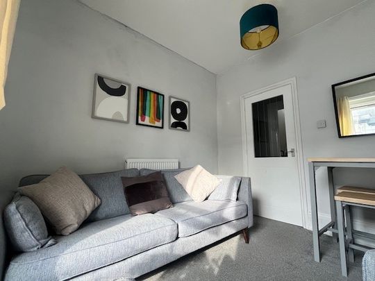 3 Bedroom | 12 Hastings Street, Middle Floor Flat, PL1 5B - Photo 1