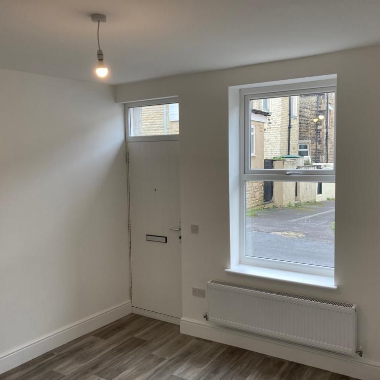 2 bed end of terrace house to rent in Grange Street, Burnley, BB11 - Photo 1