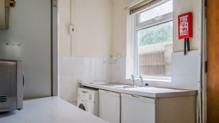 3 bedroom terraced house to rent - Photo 5
