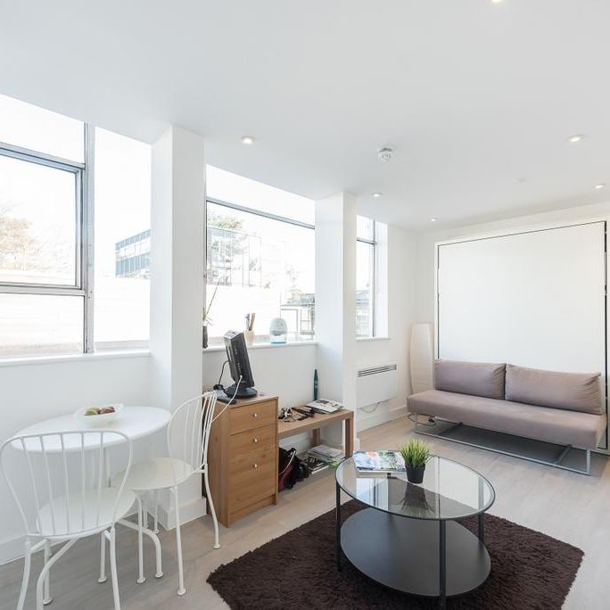 Studio to rent - Photo 1