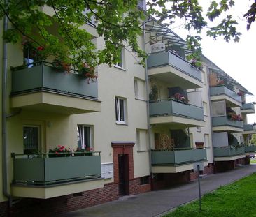 Balkonwohnung mit Tageslichtbad und guter Anbindung an den ÖPNV - Foto 1