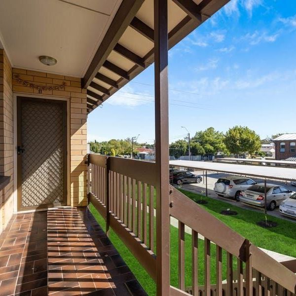 Low maintenance unit in good location - Photo 1