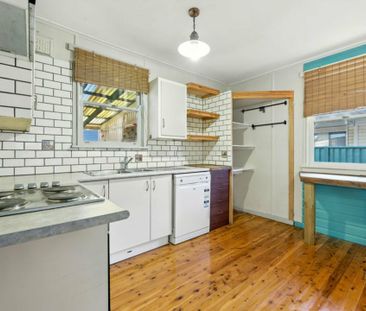 Charming 3-Bedroom Home in the Heart of Hobartville! - Photo 4