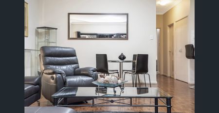 FULLY FURNISHED & EQUIPPED APARTMENT - 2 BEDROOM, 2 BATHROOM, 1 CAR BAY - Photo 2