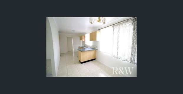 DOUBLE GARAGE & SOLAR - Photo 1